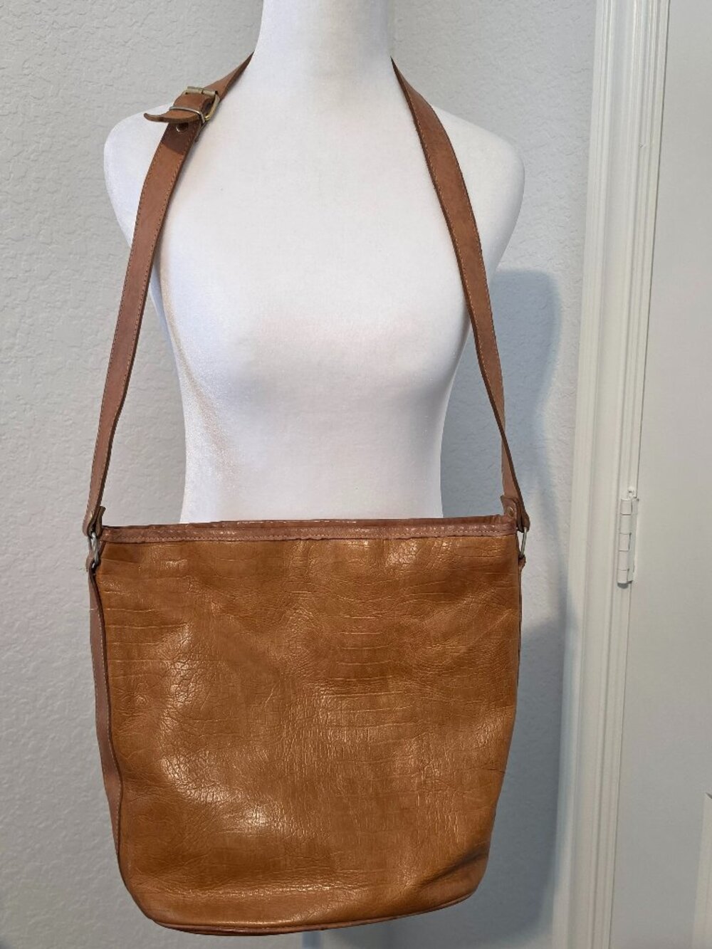 Vintage Carmel Leather Bucket Purse Made in Italy